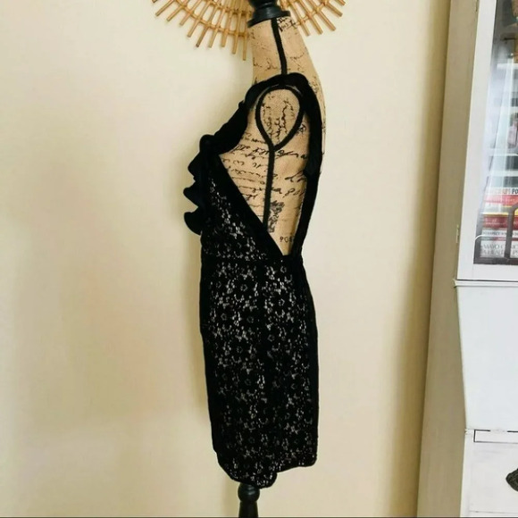 Anthropologie Nightcap Ruffled Velvet Lace Dress Size Small NWT $358 - Picture 6 of 16